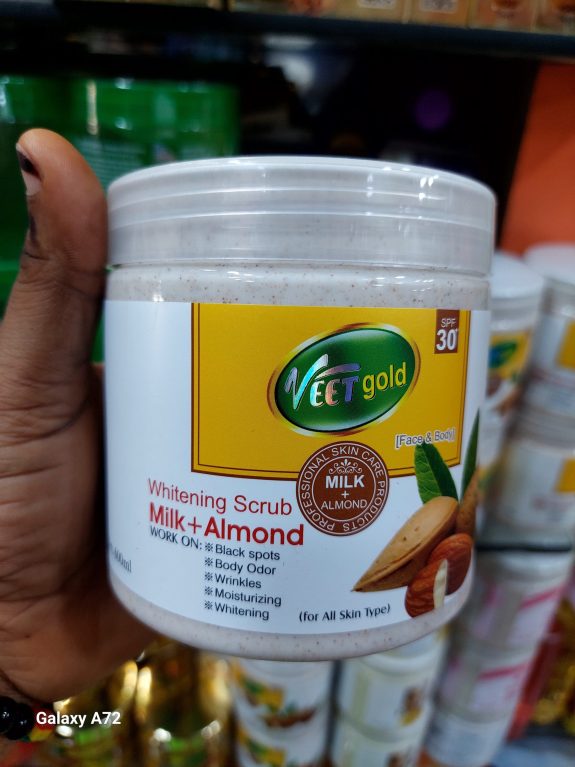 VEETGOLD WHITENING MILK + ALMOND WHITENING SCRUB 500ml