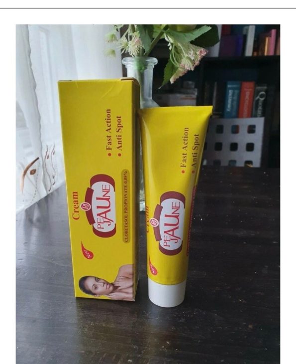 PEAU JAUNE FAST ACTION BANANA TUBE CREAM 50g Whitening Tube